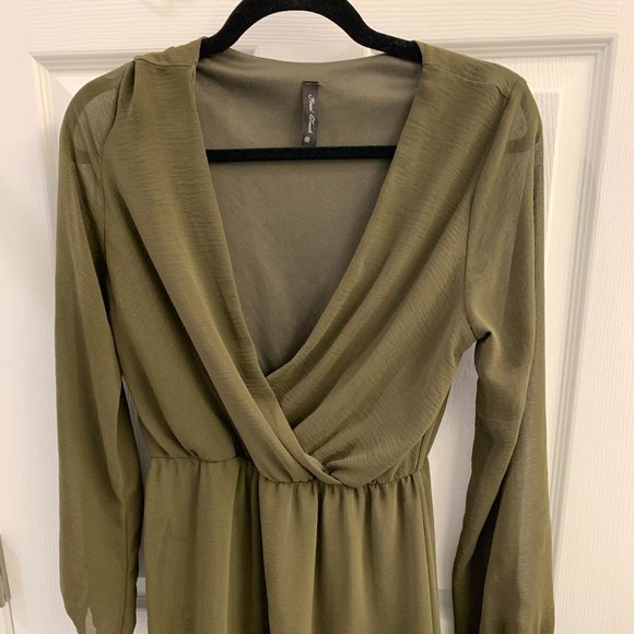 Final Touch Dresses & Skirts - 🎉 $5 FINAL PRICE Final Touch Olive Surplus Bust Long-Sleeve Dress Size Medium